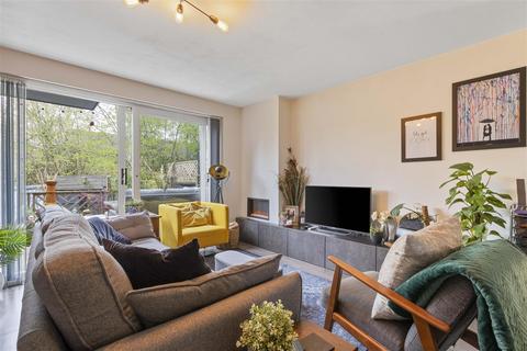 24 Crossfield, Fernhurst, Haslemere, GU27 3JL