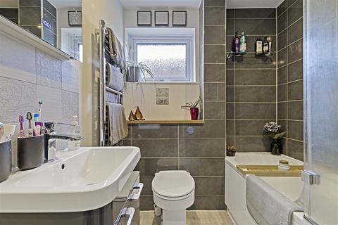 24 Crossfield, Fernhurst, Haslemere, GU27 3JL