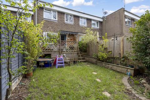 24 Crossfield, Fernhurst, Haslemere, GU27 3JL