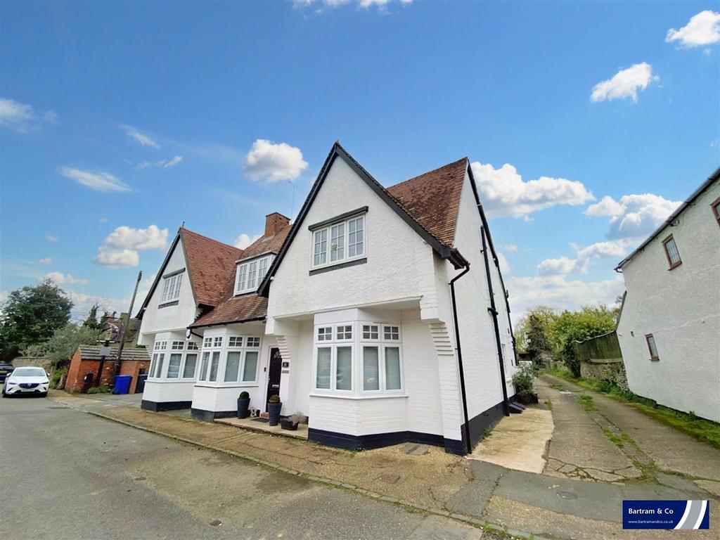 High Street, Gayton, Northampton 2 bed apartment for sale £250,000