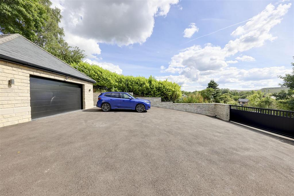 Gated Driveway Parking &amp; Detached Garage