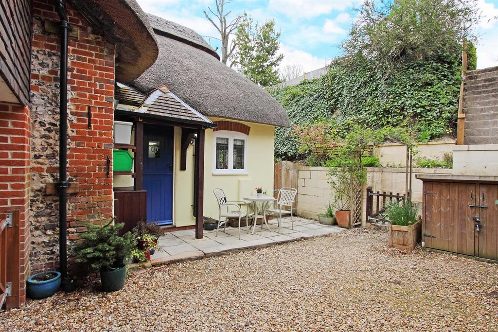 23 Duck Street - Terrace & Drive.jpg