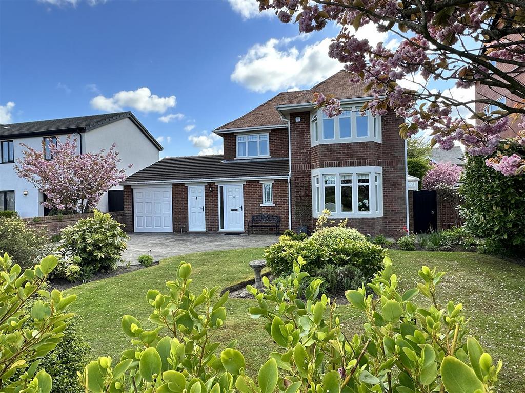 St. Pauls Avenue, Fairhaven, Lytham St Annes 3 bed detached house for