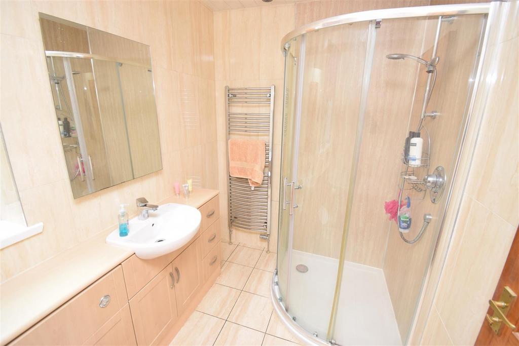 Bathroom (2).jpg