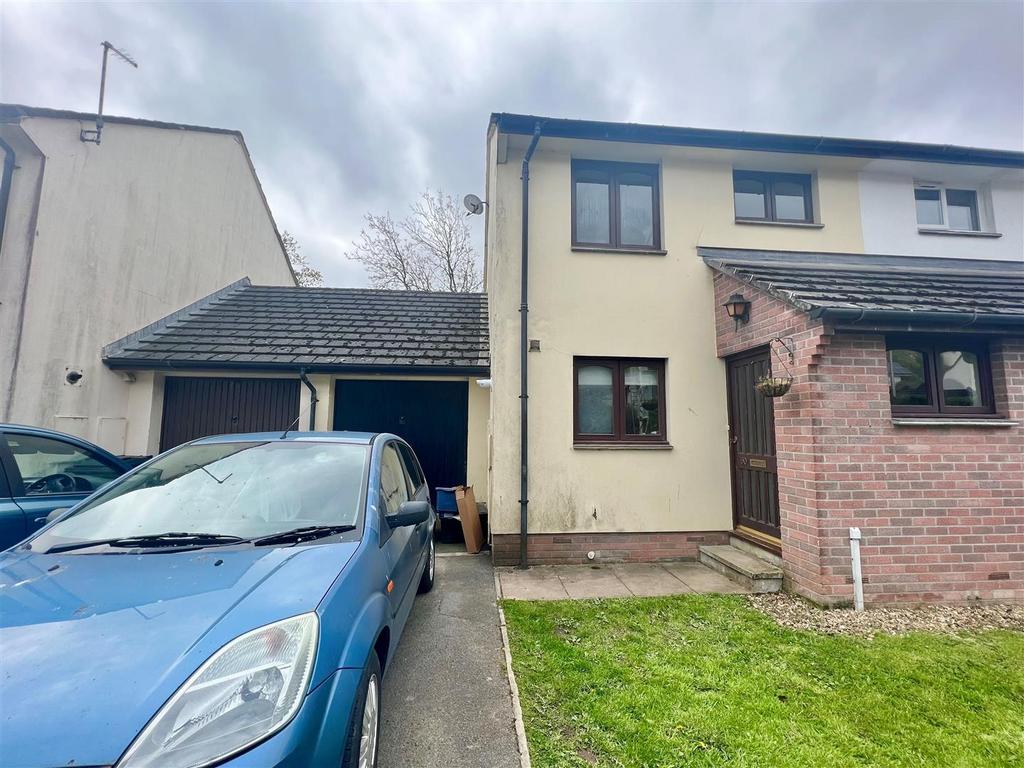 Greenmeadow Drive, Barnstaple 2 bed semidetached house for sale £220,000