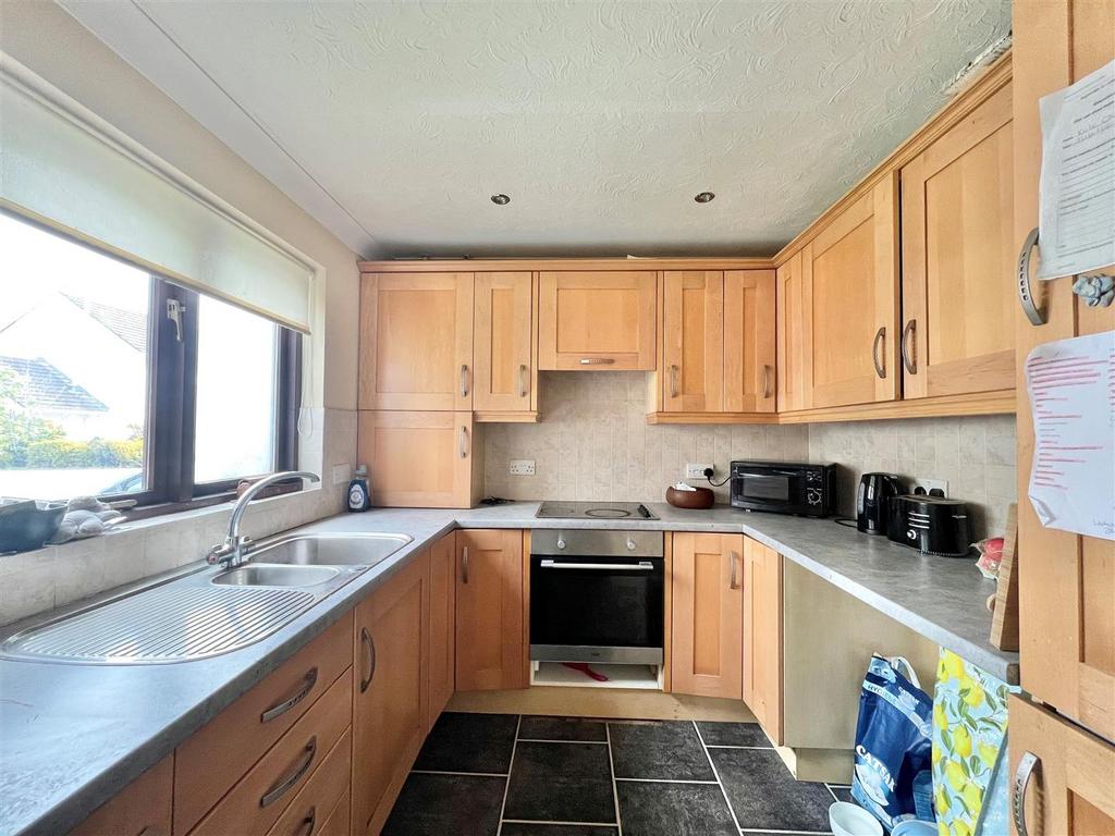 Greenmeadow Drive, Barnstaple 2 bed semidetached house for sale £220,000