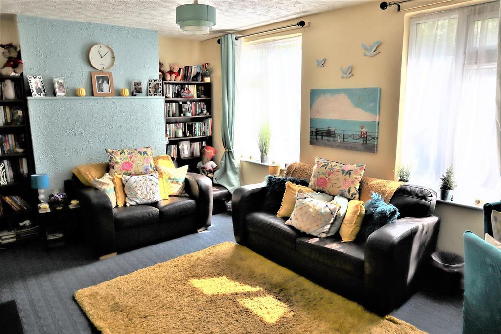Worthington Road, Dunstable, Bedfordshire 3 bed end of terrace house
