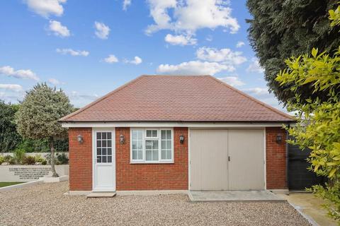 4 bedroom semi-detached house for sale - Fernhurst Road, Ashford TW15