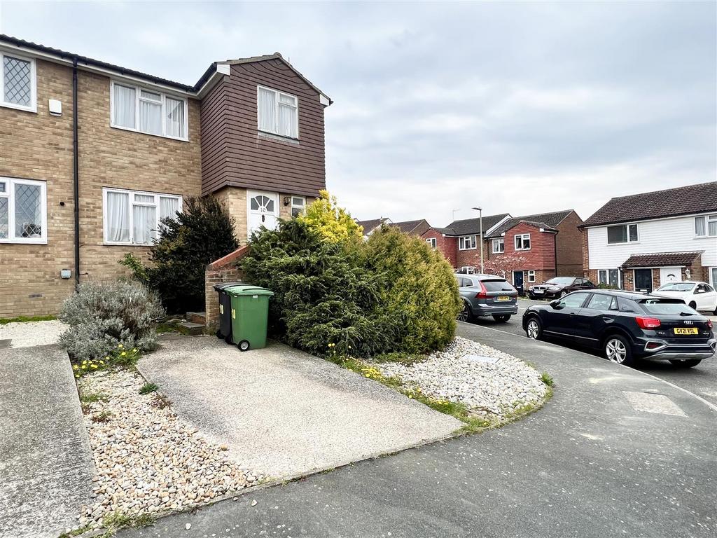 Magpie Close, St. LeonardsOnSea 3 bed semidetached house for sale
