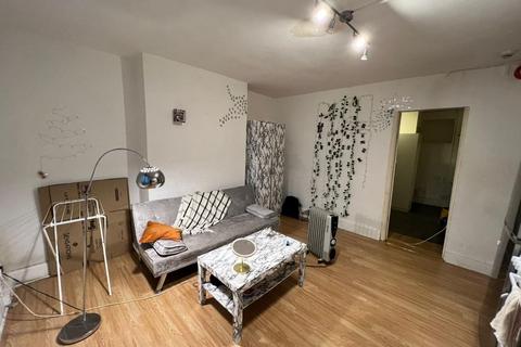 1 bedroom apartment to rent - Chiswick High Road, London