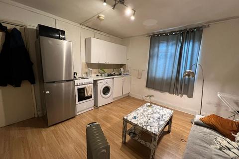 1 bedroom apartment to rent - Chiswick High Road, London
