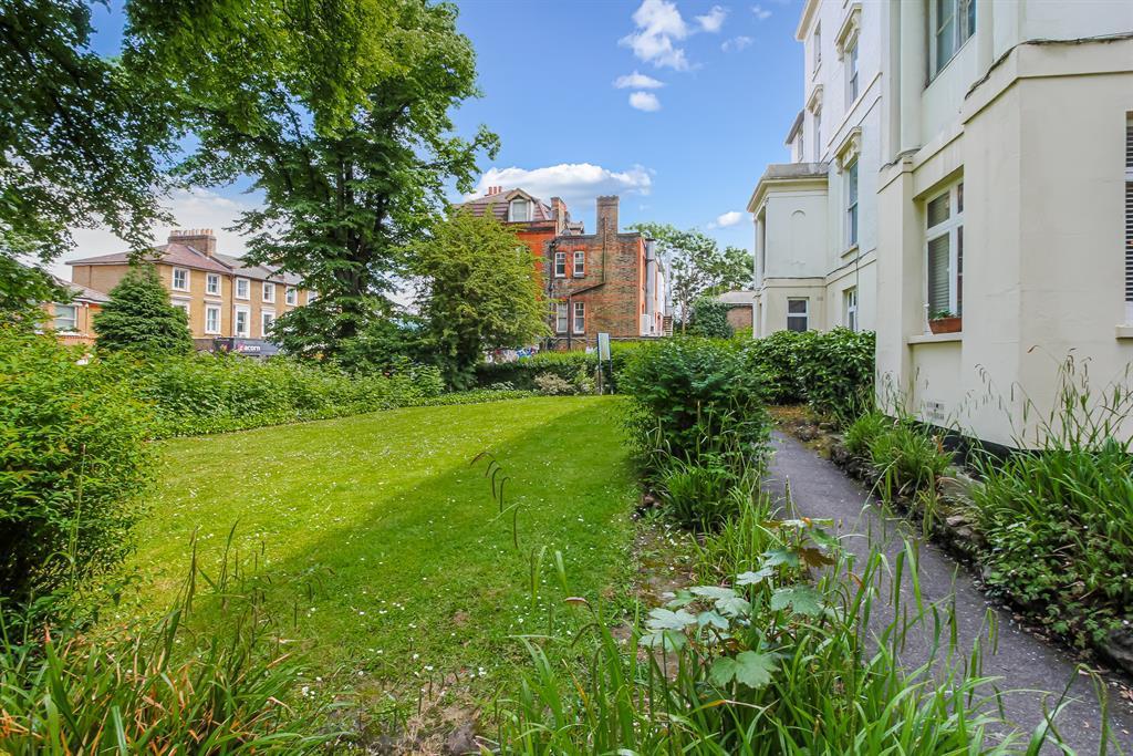 London Road, Forest Hill, SE23 3 bed flat £2,500 pcm (£577 pw)