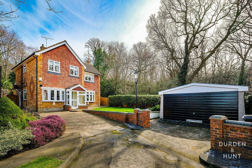 Bentley Way, Woodford Green, IG8 4 bed detached house for sale £1,100,000