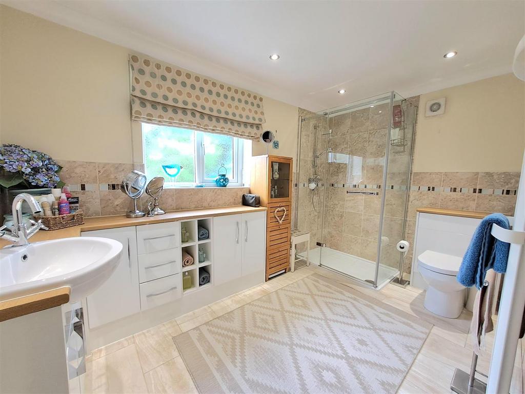 Chapel Street, WathUponDearne, Rotherham 3 bed detached bungalow £