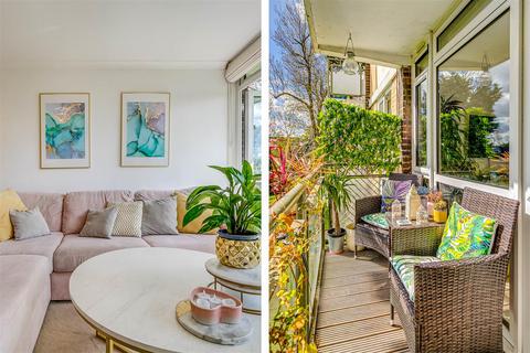 63 Winterfold Close, London, SW19 6LE
