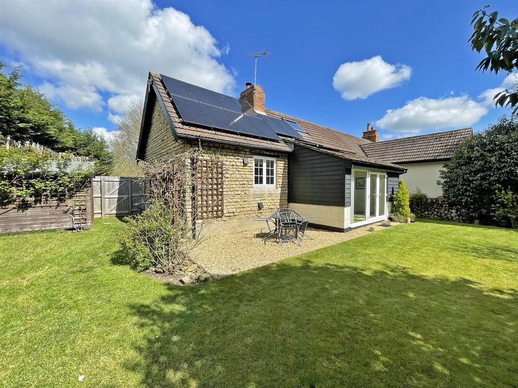 Spinney Lane, Stretton, Oakham 3 bed cottage for sale £365,000