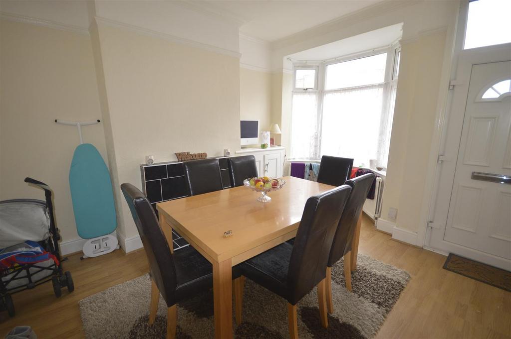 Ivy Road, Leicester 3 bed terraced house £850 pcm (£196 pw)
