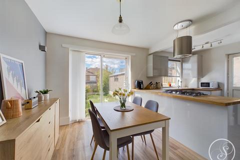 15 Eden Crescent, Leeds, LS4 2TP