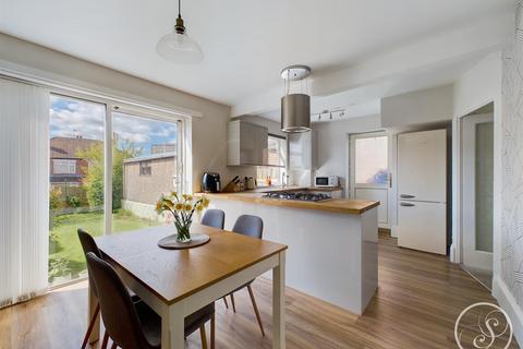 15 Eden Crescent, Leeds, LS4 2TP