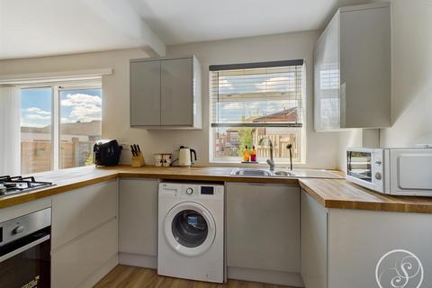 15 Eden Crescent, Leeds, LS4 2TP