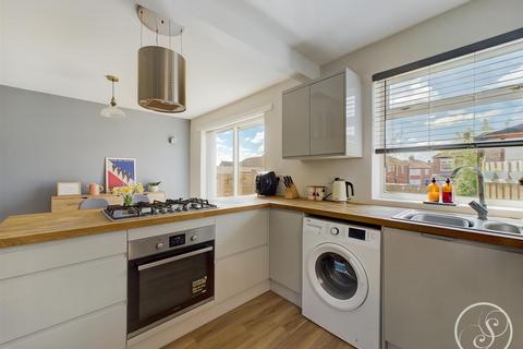 15 Eden Crescent, Leeds, LS4 2TP