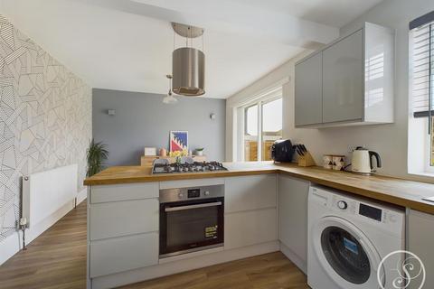 15 Eden Crescent, Leeds, LS4 2TP