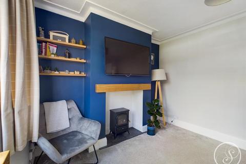15 Eden Crescent, Leeds, LS4 2TP