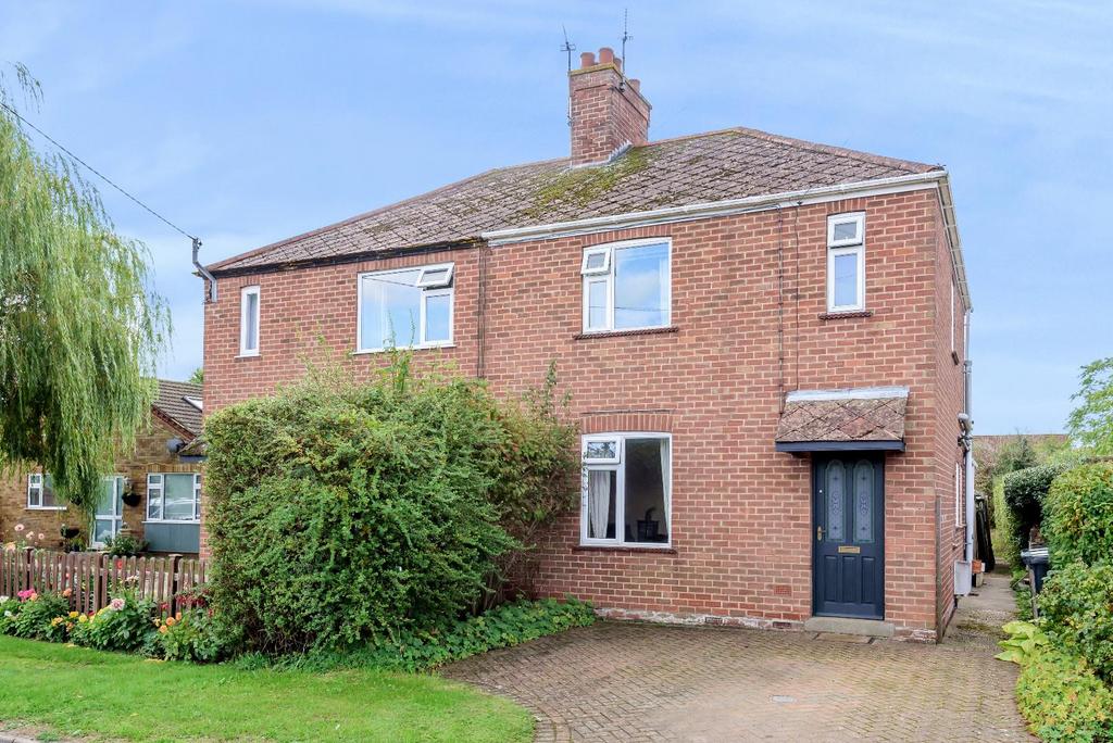 Alexandra Road, Woodhall Spa, Lincs... 2 bed semidetached house £210,000