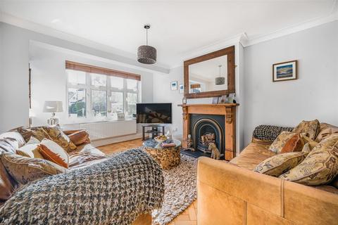 4 Park Close, Carshalton, SM5 3EU