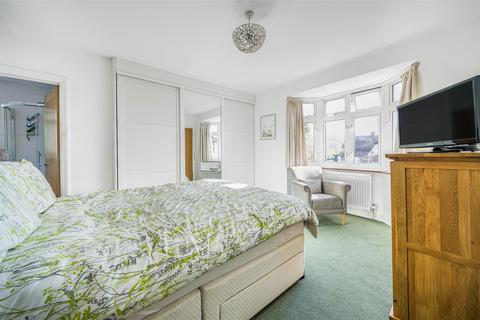 4 Park Close, Carshalton, SM5 3EU
