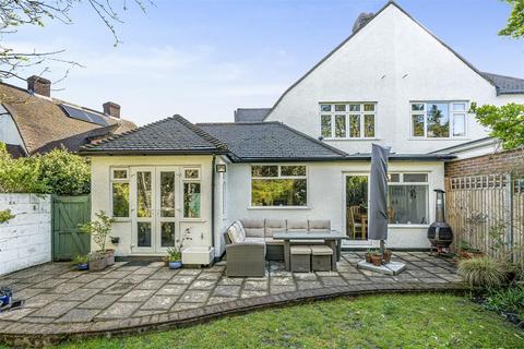 4 Park Close, Carshalton, SM5 3EU