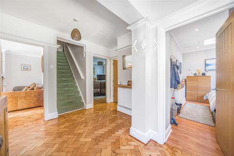 4 Park Close, Carshalton, SM5 3EU