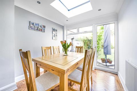 4 Park Close, Carshalton, SM5 3EU