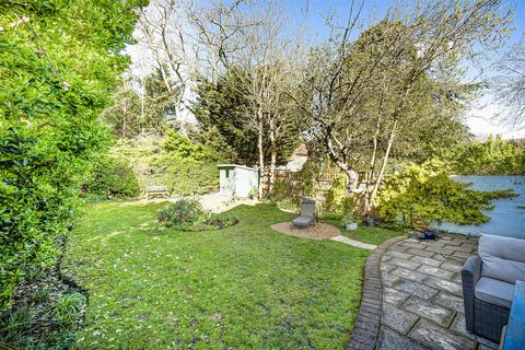 4 Park Close, Carshalton, SM5 3EU