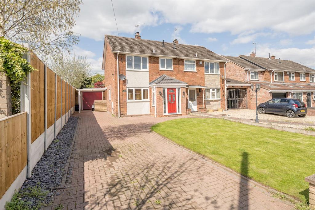 Green, Kingswinford, DY6 9PG 3 bed semidetached house £315,000