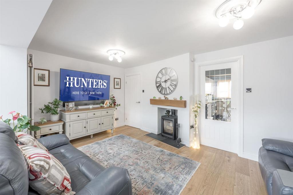 Green, Kingswinford, DY6 9PG 3 bed semidetached house £315,000