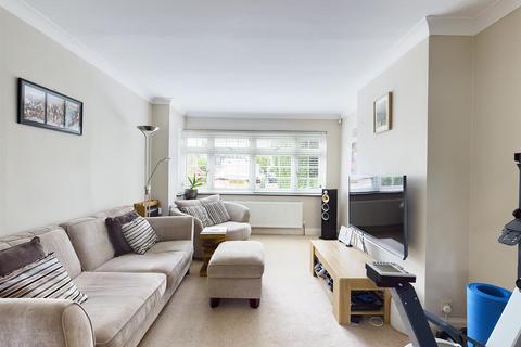 118 Benhurst Gardens, South Croydon, CR2 8NW