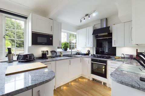 118 Benhurst Gardens, South Croydon, CR2 8NW