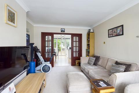 118 Benhurst Gardens, South Croydon, CR2 8NW