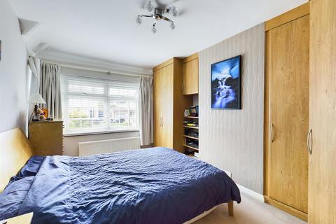 118 Benhurst Gardens, South Croydon, CR2 8NW