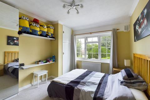 118 Benhurst Gardens, South Croydon, CR2 8NW