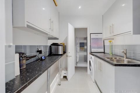 30 Byron Road, South Croydon, CR2 8DY
