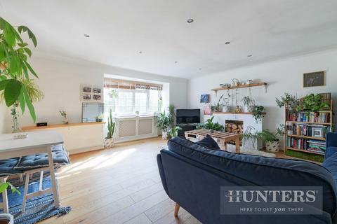 Flat 17, Yardley Court Hemingford Road, Cheam, Sutton, SM3 8HL