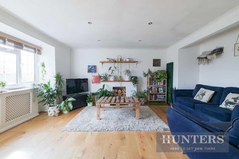 Flat 17, Yardley Court Hemingford Road, Cheam, Sutton, SM3 8HL