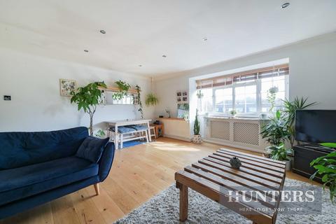 Flat 17, Yardley Court Hemingford Road, Cheam, Sutton, SM3 8HL