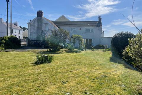 Broom Cottage, 5 Lando Road, Pembrey, Burry Port, SA16 0UW