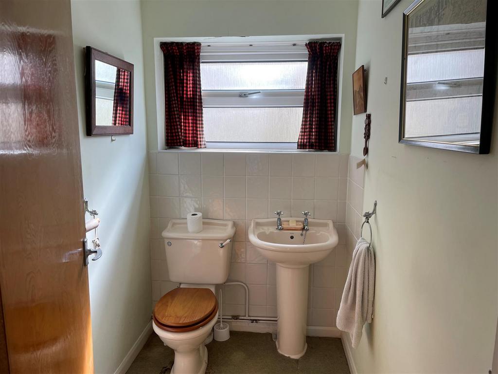 Downstairs WC/cloaks