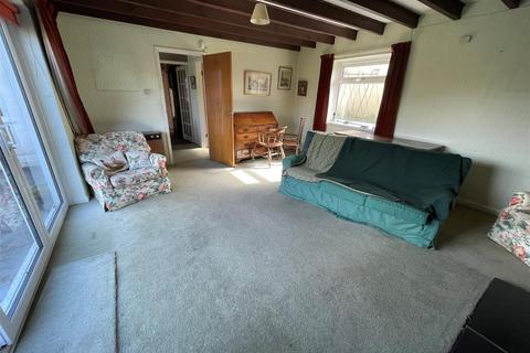 Broom Cottage, 5 Lando Road, Pembrey, Burry Port, SA16 0UW