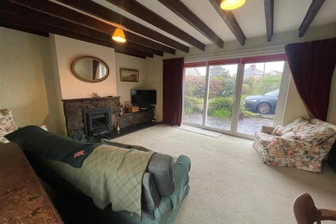 Broom Cottage, 5 Lando Road, Pembrey, Burry Port, SA16 0UW
