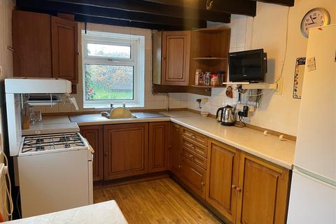 Broom Cottage, 5 Lando Road, Pembrey, Burry Port, SA16 0UW